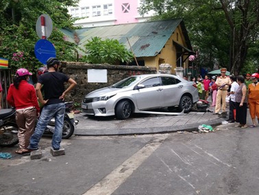 Huế: Nữ tài xế gây tai nạn liên hoàn khiến 3 người nhập viện hue nu tai xe dap nham chan ga gay tai nan lien hoan khien 3 nguoi nhap vien