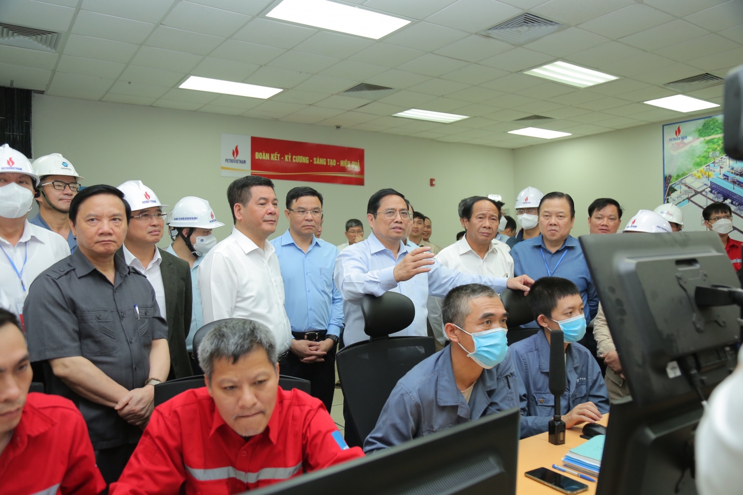 Thủ tướng Chính phủ làm việc, kiểm tra quá trình hoà lưới điện Tổ máy 1 NMNĐ Thái Bình 2