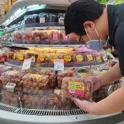 vai thieu viet nam co gia gan 100 nghin dongkg tai singapore