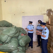 Lạng Sơn: Thu giữ gần 600 kg nấm lim và linh chi nhập lậu