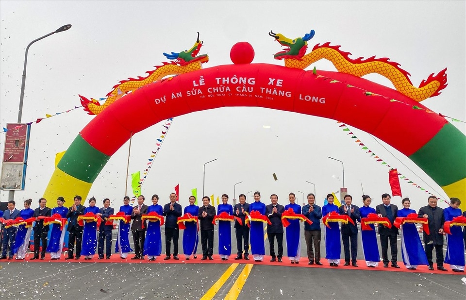 Phó Thủ tướng Trịnh Đình Dũng dự lễ thông xe dự án sửa chữa cầu Thăng Long Phó Thủ tướng Trịnh Đình Dũng dự lễ thông xe dự án sửa chữa cầu Thăng Long
