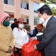 Công ty Thủy điện Ialy trao 400 quà Tết đến các hộ nghèo tỉnh Kon Tum và Gia Lai