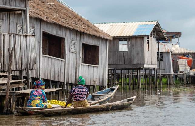 Đẹp mê hồn những ngôi làng bồng bềnh trên mặt nước dep me hon nhung ngoi lang noi bong benh tren mat nuoc