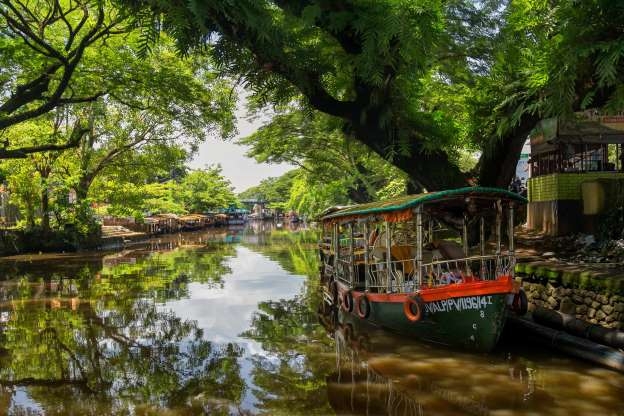 Đẹp mê hồn những ngôi làng bồng bềnh trên mặt nước dep me hon nhung ngoi lang noi bong benh tren mat nuoc