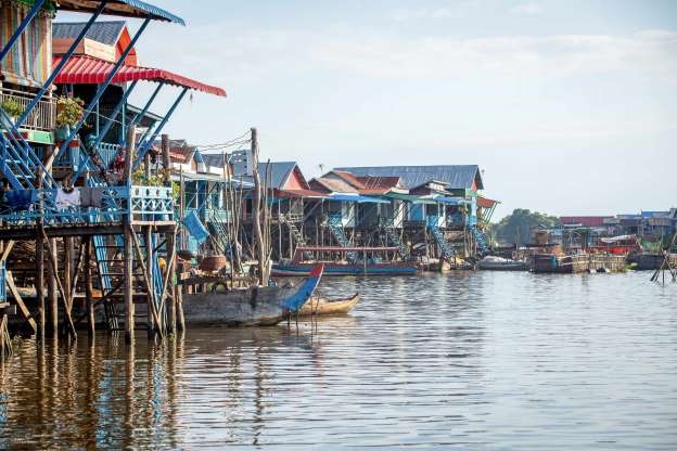 Đẹp mê hồn những ngôi làng bồng bềnh trên mặt nước dep me hon nhung ngoi lang noi bong benh tren mat nuoc