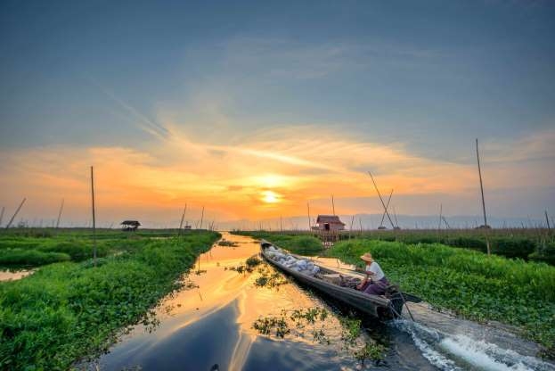 Đẹp mê hồn những ngôi làng bồng bềnh trên mặt nước dep me hon nhung ngoi lang noi bong benh tren mat nuoc