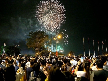 Bắn pháo hoa trong Lễ khai mạc SEA Games 31 tại sân vận động Mỹ Đình