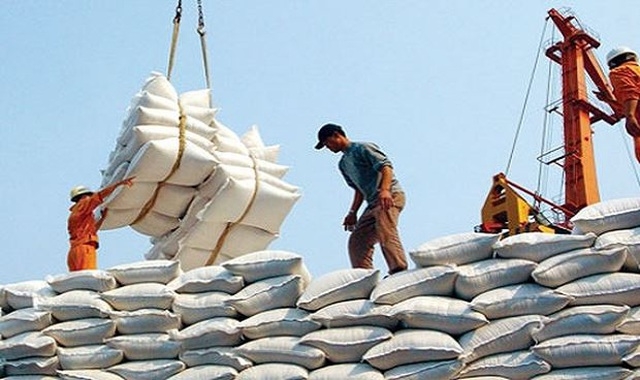 Tin tức kinh tế ngày 6/5: Xuất khẩu gạo Việt Nam vượt mốc 1 tỷ USD