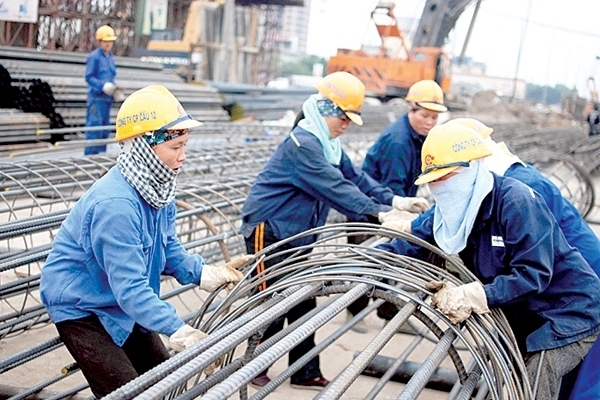 Thủ tướng chỉ thị bảo đảm việc làm bền vững, nâng cao mức sống của công nhân lao động - Vimarsana News