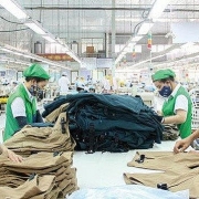 Tin tức kinh tế ngày 6/8: Xuất khẩu dệt may khó đạt mục tiêu 43 tỷ USD