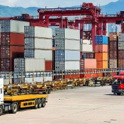 Xuất khẩu “giảm tốc”, cán cân thương mại thâm hụt hơn 100 triệu USD