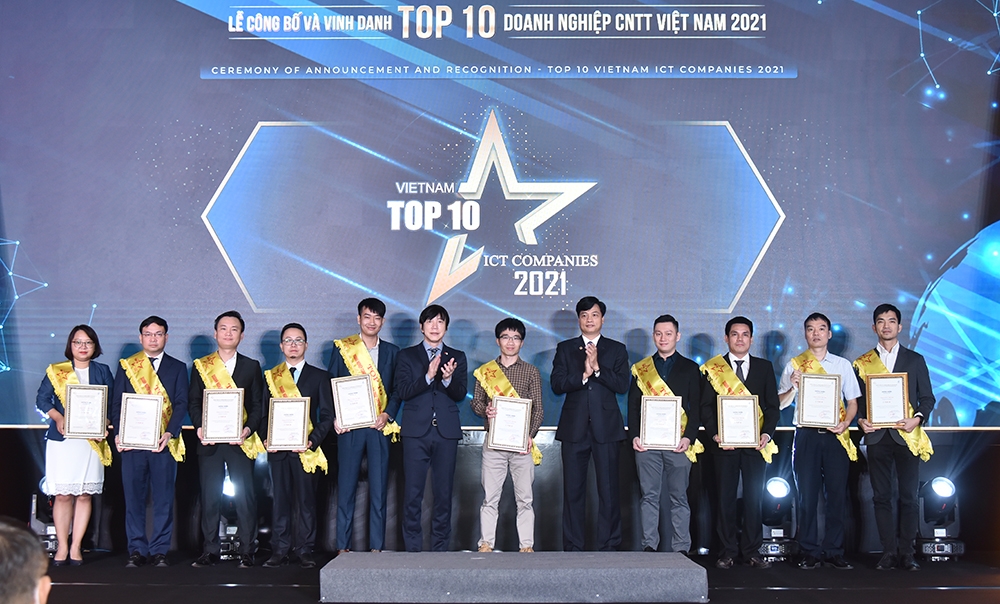 EVNICT đạt danh hiệu Top 10 doanh nghiệp Công nghệ thông tin Việt Nam năm 2021