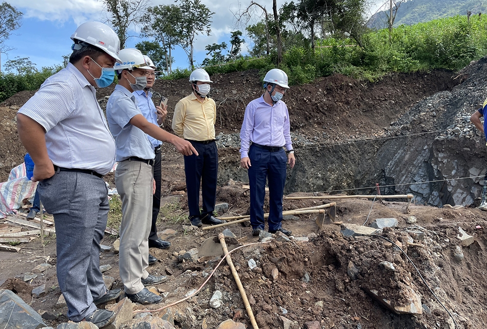 Tập trung nguồn lực đẩy nhanh tiến độ thi công đường dây 500kV Vân Phong – Vĩnh Tân Tập trung nguồn lực đẩy nhanh tiến độ thi công đường dây 500kV Vân Phong – Vĩnh Tân