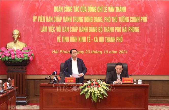 Phó Thủ tướng Lê Văn Thành: Hải Phòng cần đẩy nhanh đầu tư mới các khu, cụm cảng, bến cảng