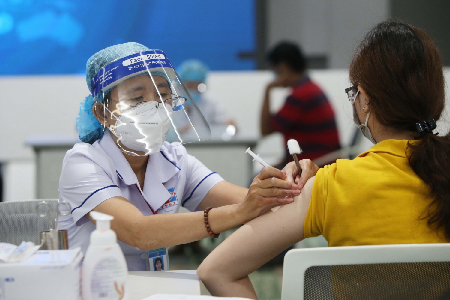 Cơ bản hoàn thành tiêm mũi 2 cho người từ 18 tuổi trở lên trong năm 2021 Cơ bản hoàn thành tiêm mũi 2 cho người từ 18 tuổi trở lên trong năm 2021