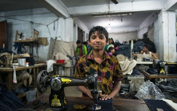 [Chùm ảnh] Bên trong các xưởng may bóc lột trẻ em ở Bangladesh
