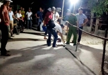 ha noi khoi to vu nam thanh nien bat ba chu tiem cam do lam con tin