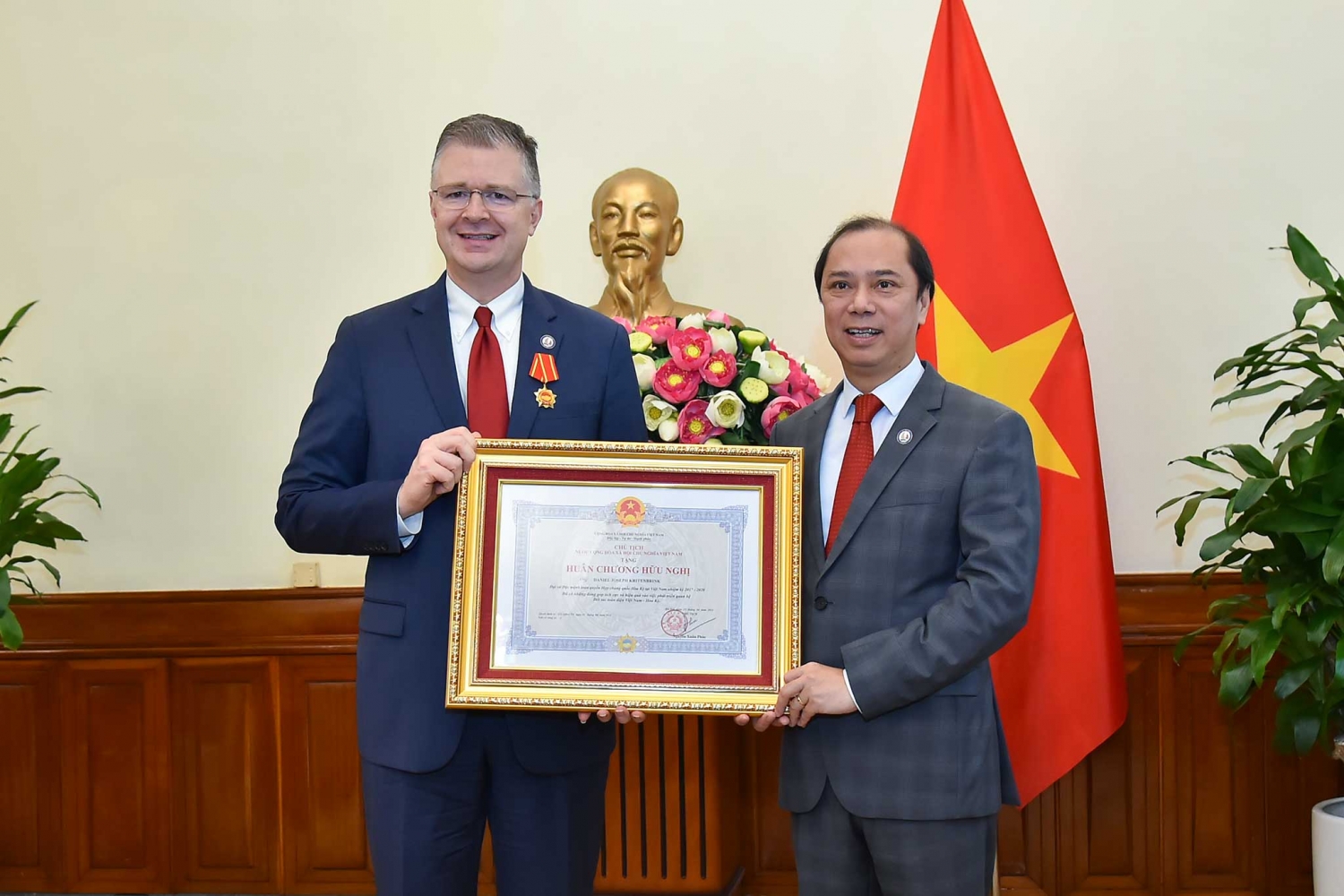 Thứ trưởng Bộ Ngoại giao Nguyễn Quốc Dũng tiếp Đại sứ Hoa Kỳ Daniel Kritenbrink