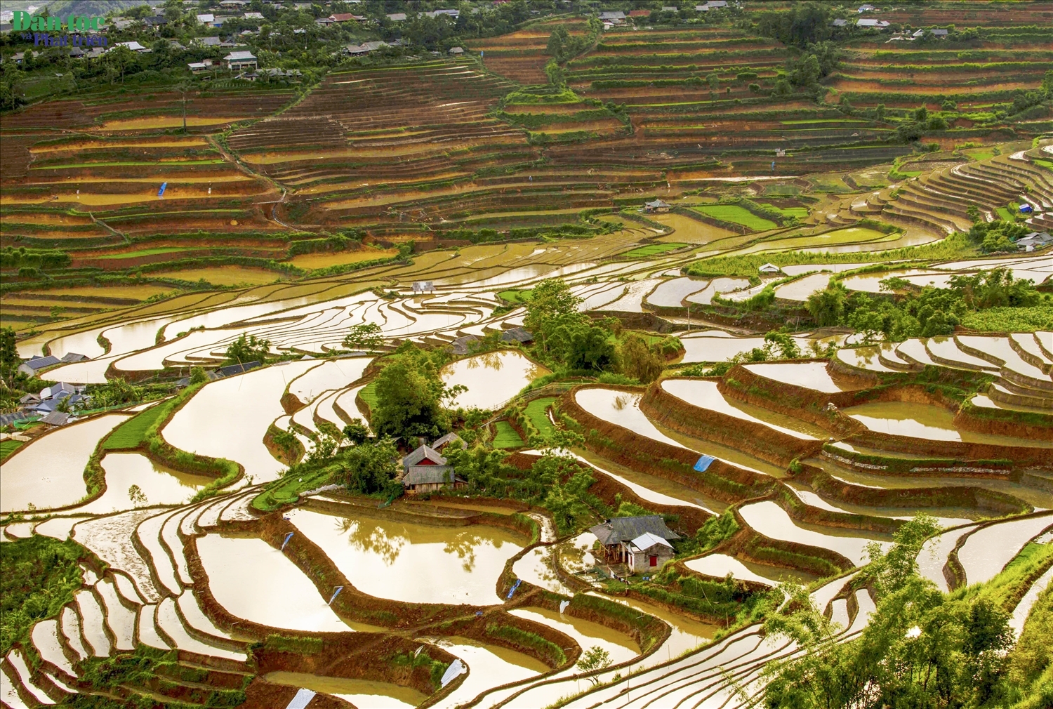 Tả Lèng đẹp như tranh mùa nước đổ