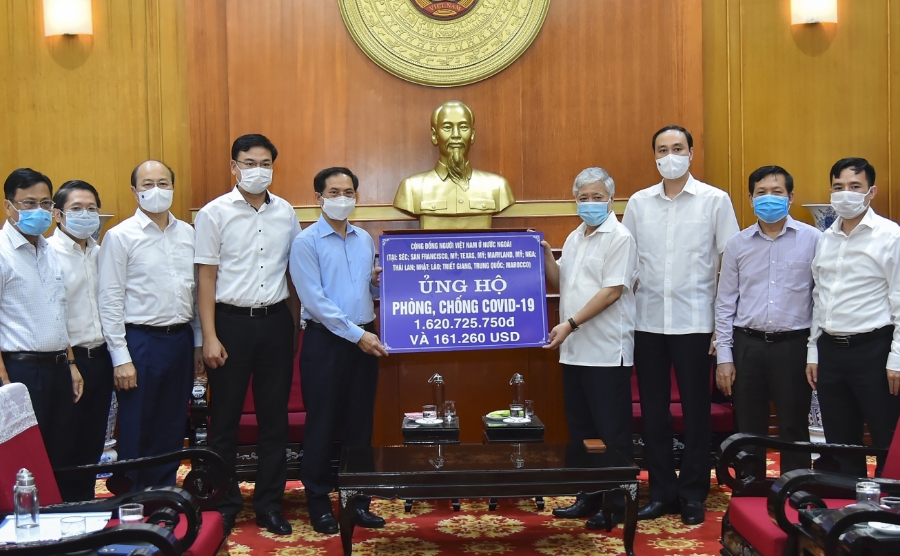 Cộng đồng người Việt ở nước ngoài ủng hộ hơn 6,2 tỷ đồng cho Quỹ vaccine Covid-19