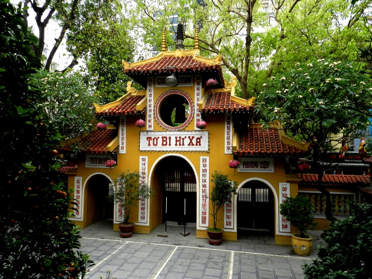 Mùa lễ Vu Lan đừng quên ghé những ngôi chùa nổi tiếng linh thiêng ở Hà Nội