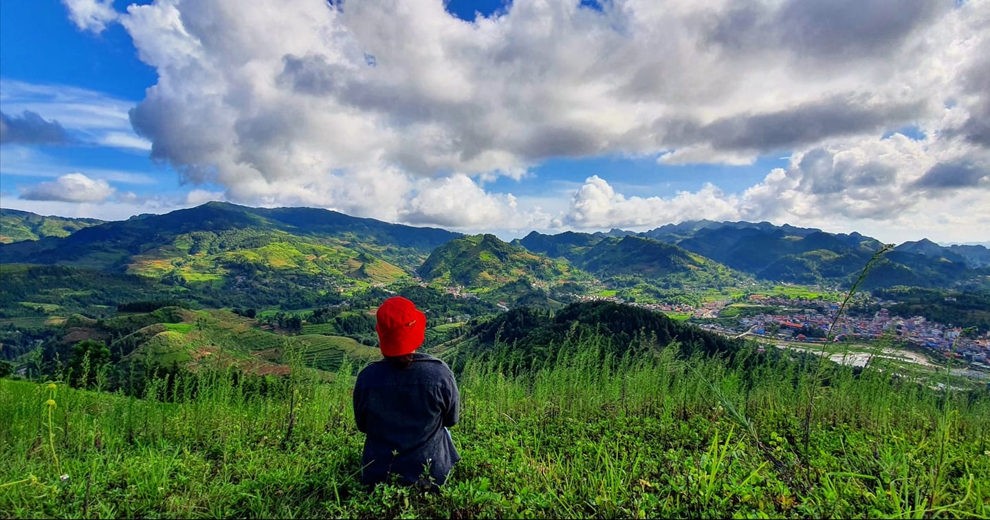 Chinh phục núi Ba Mẹ Con ngắm toàn cảnh thị trấn Bắc Hà Chinh phục núi Ba Mẹ Con ngắm toàn cảnh thị trấn Bắc Hà
