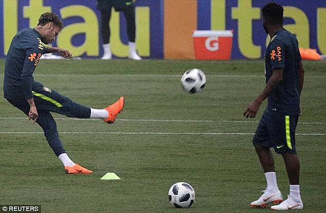 Neymar hồi phục chấn thương thần kỳ, sẵn sàng cho World Cup 2018 neymar hoi phuc chan thuong than ky san sang cho world cup 2018