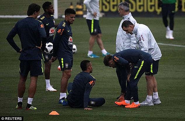 Neymar hồi phục chấn thương thần kỳ, sẵn sàng cho World Cup 2018 neymar hoi phuc chan thuong than ky san sang cho world cup 2018