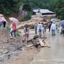 yen bai pho bi thu xa tu vong vi cuu chau be mac ket trong lu