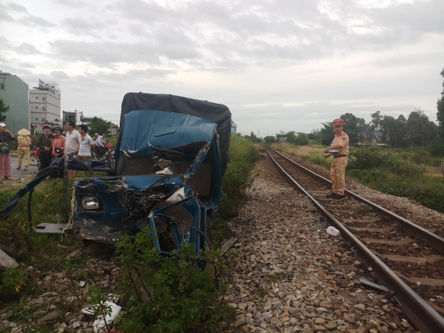 tau hoa tong oto tai nat bet tai xe va phu xe vang ra ngoai