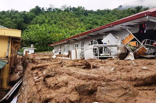 Những hình ảnh đầu tiên về mưa lũ kinh hoàng tại Mường Lát nhung hinh anh dau tien ve mua lu kinh hoang tai muong lat