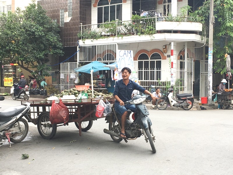 Hoa quả rẻ bèo thế này, nông dân làm sao sống nổi?! hoa qua re beo the nay nong dan chet chu lam sao song noi