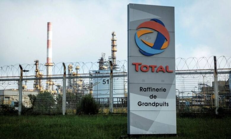 TotalEnergies và Chevron rút khỏi Myanmar