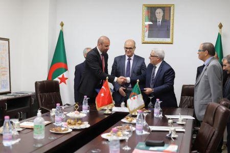 Algeria ký thỏa thuận khung về quan hệ đối tác trong lĩnh vực năng lượng tái tạo