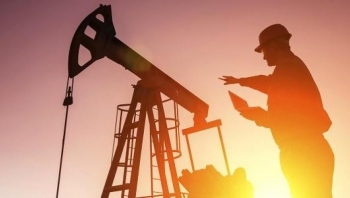 Giá dầu thế giới 2/5: Dự trữ dầu thô Mỹ tăng cao, giá dầu đồng loạt giảm