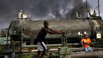 Triển vọng phát triển dầu mỏ của Nigeria đang tối dần