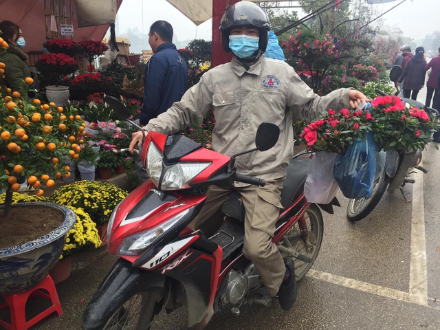 Lào Cai: Lan, đào, quất phô diễn tại chợ biên giới với giá rẻ bất ngờ! - 1 Lào Cai: Lan, đào, quất phô diễn tại chợ biên giới với giá rẻ bất ngờ! - 1