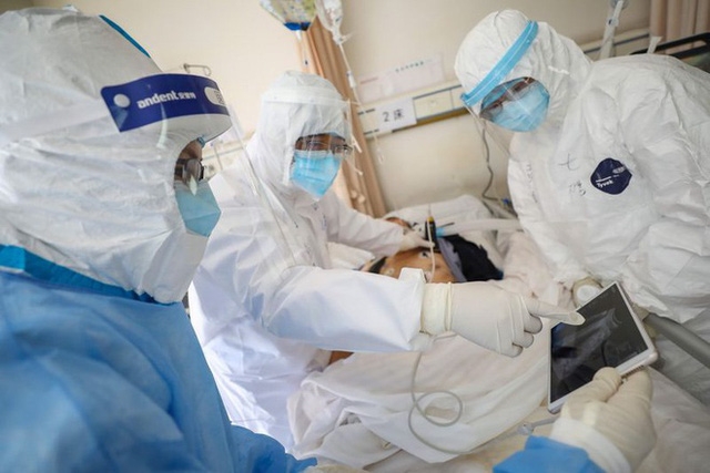 Tâm thư của Bộ trưởng Y tế Nguyễn Thanh Long gửi nhân viên y tế toàn ngành: Không vì rủi ro, thiệt thòi mà chùn bước Tâm thư của Bộ trưởng Y tế Nguyễn Thanh Long gửi nhân viên y tế toàn ngành: Không vì rủi ro, thiệt thòi mà chùn bước