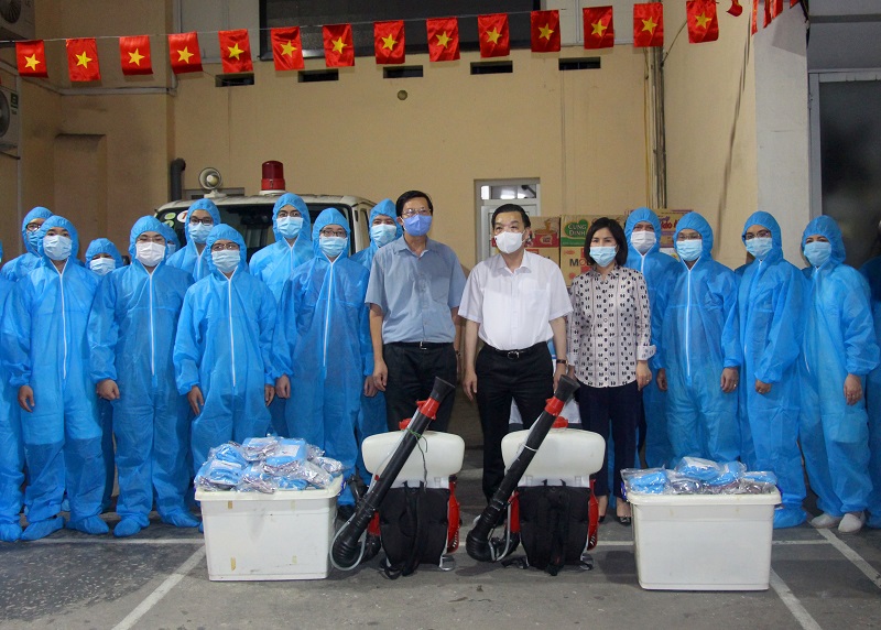 Chùm ảnh: Chủ tịch UBND TP Chu Ngọc Anh tiễn Chùm ảnh: Chủ tịch UBND TP Chu Ngọc Anh tiễn