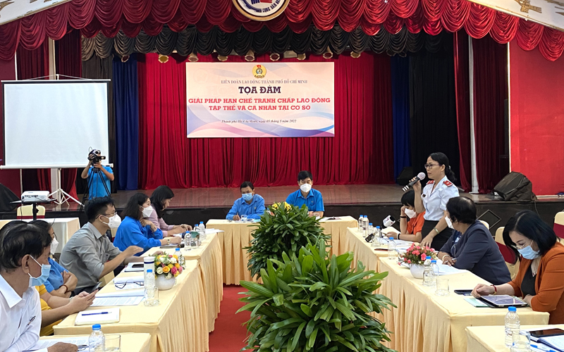Dịch Covid-19 kéo dài tác động đến tranh chấp lao động tại TP Hồ Chí Minh Dịch Covid-19 kéo dài tác động đến tranh chấp lao động tại TP Hồ Chí Minh