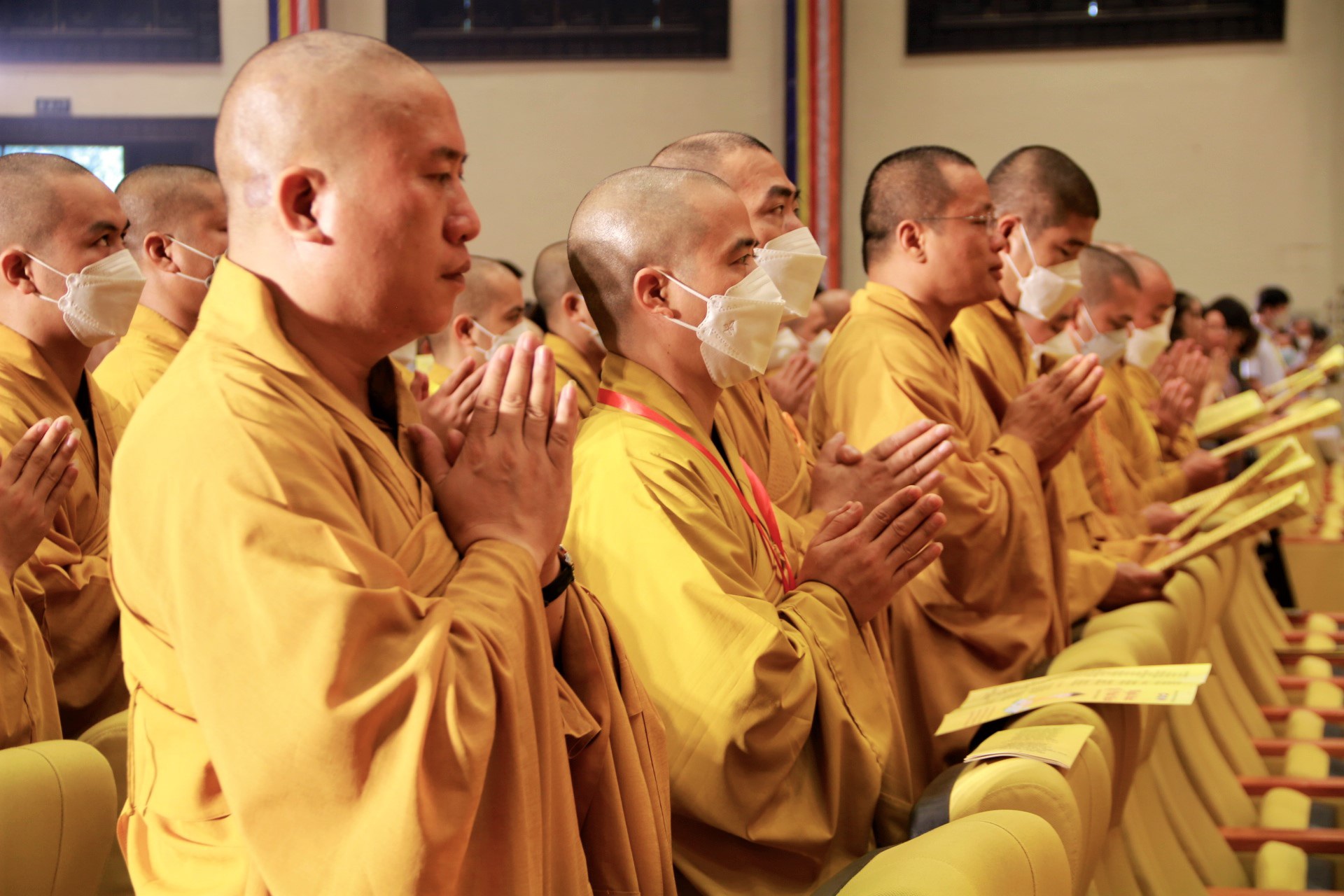 Hàng nghìn người đổ về ngôi chùa lớn nhất Việt Nam làm lễ Phật đản - 2