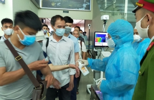Người đến từ vùng có dịch không được tham gia hoạt động đông người trong 14 ngày - Vimarsana News
