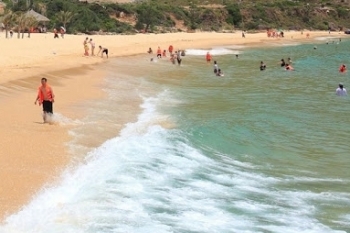 Bình Định cấm tắm biển, dừng vận tải hành khách đến các vùng có dịch