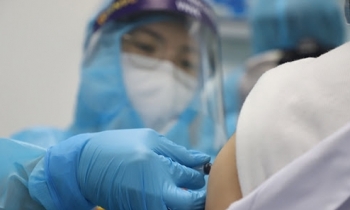 Hà Nội: Cách ly tập trung toàn bộ người về từ vùng có dịch, chuẩn bị chiến dịch tiêm vắc xin Covid-19