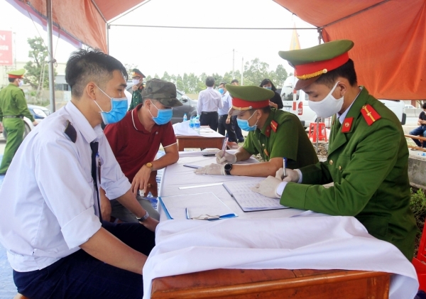 Hải Phòng, Hải Dương siết chặt quản lý người vào tỉnh, dừng kinh doanh ăn uống tại chỗ - Vimarsana News