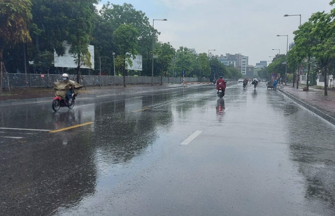 thời tiết Bắc Bộ và Thanh Hóa mưa lớn, Trung Bộ nắng nóng gay gắt