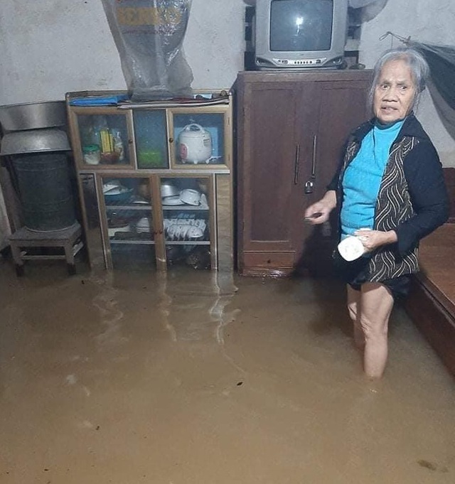 Hàng trăm hộ dân chạy lũ trong đêm - 17 Hàng trăm hộ dân chạy lũ trong đêm - 17