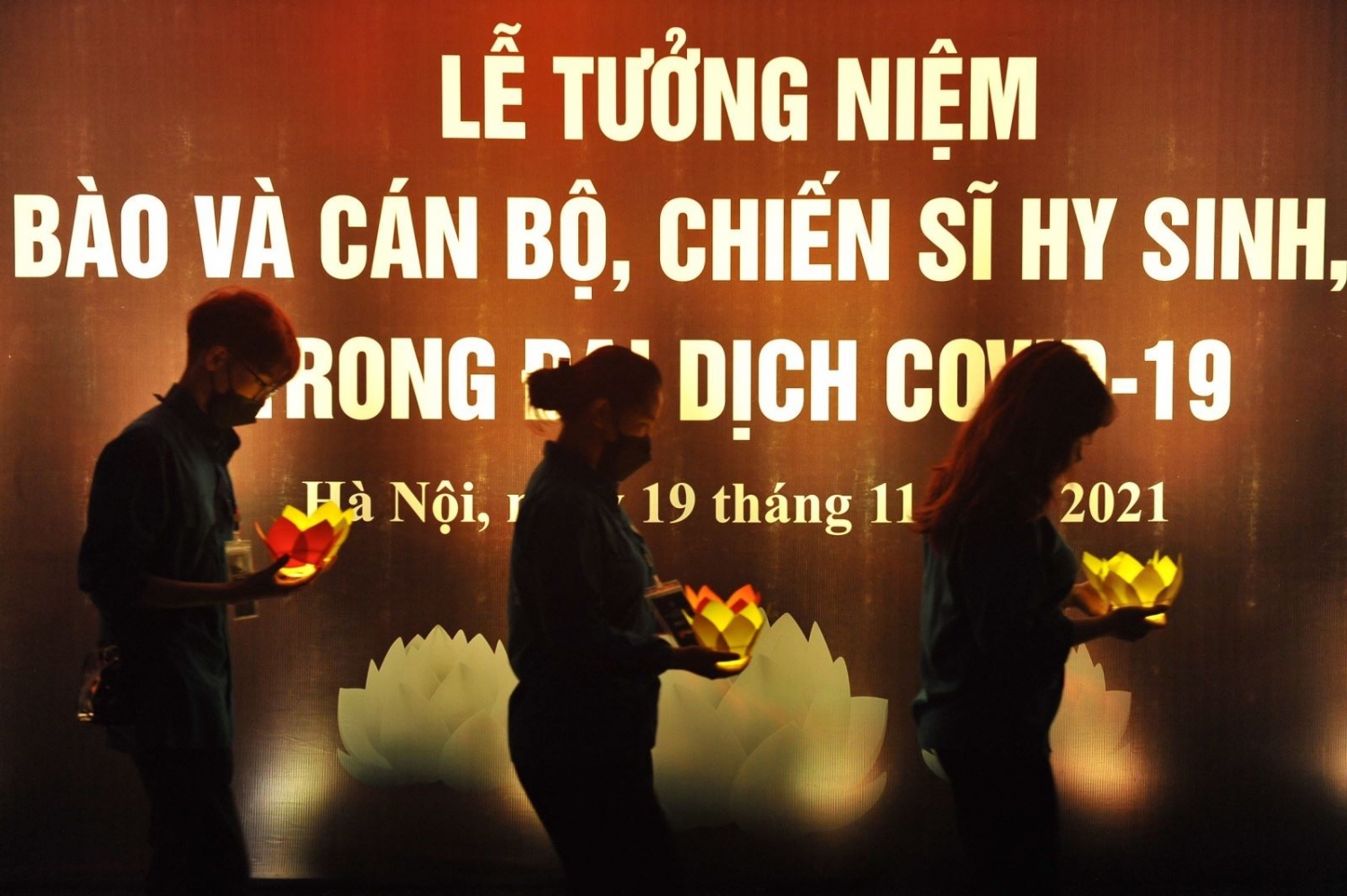 Tưởng niệm người mất vì Covid-19 Dấu mốc không thể quên trong cuộc chiến chống dịch