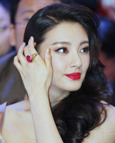showbiz_hoa_ngu_ron_rang_tin_vui_chaobuoisangnet_3414237625_showbiz_hoa_ngu_ron_rang_tin_vui_10jpg.png