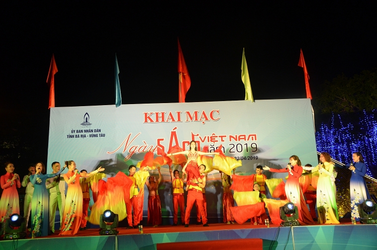Bà Rịa - Vũng Tàu khai mạc Ngày sách Việt Nam lần thứ VI br vt khai mac ngay sach viet nam lan thu vi